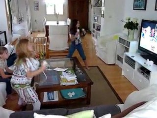 20100601 Clara boxe sur la wii