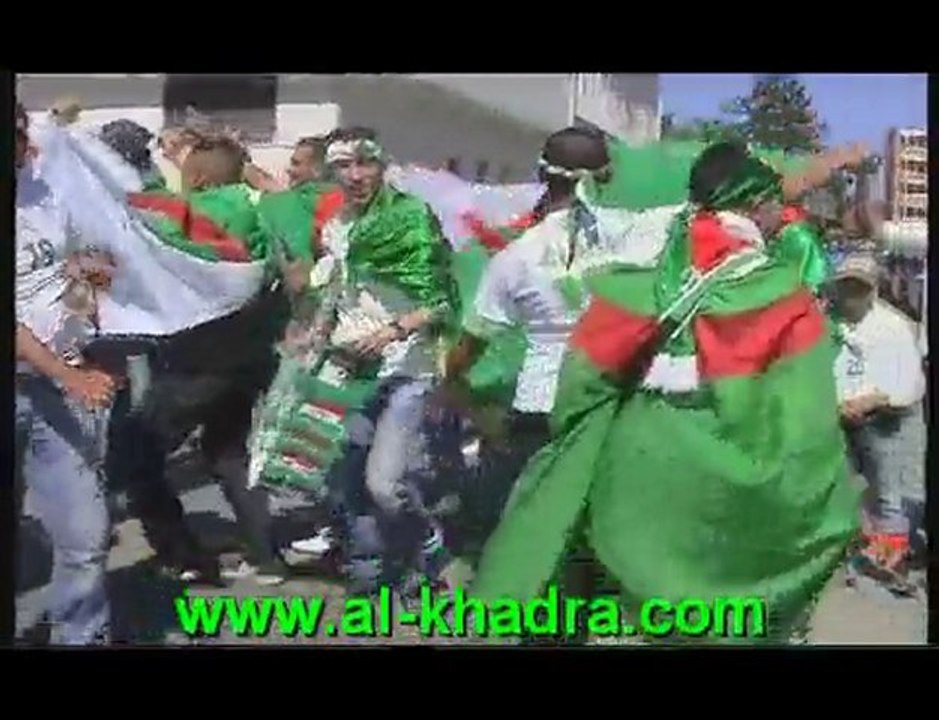 Algerie EAU (Ambiance à l´entrèe stade ,al-khadra.com.part1)