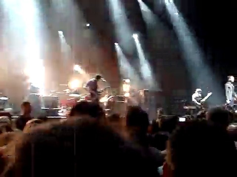 Kasabian "Club foot" live à L'Olympia (2010)
