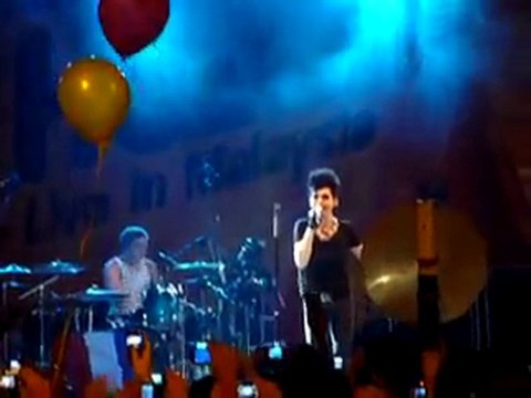 Tokio Hotel - World Behind My Wall [LIVE in Malaysia]