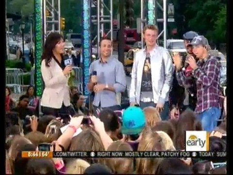 24-05-10-BSB-Early Show -Parte 4-Bigger, IWITW y Entrevista