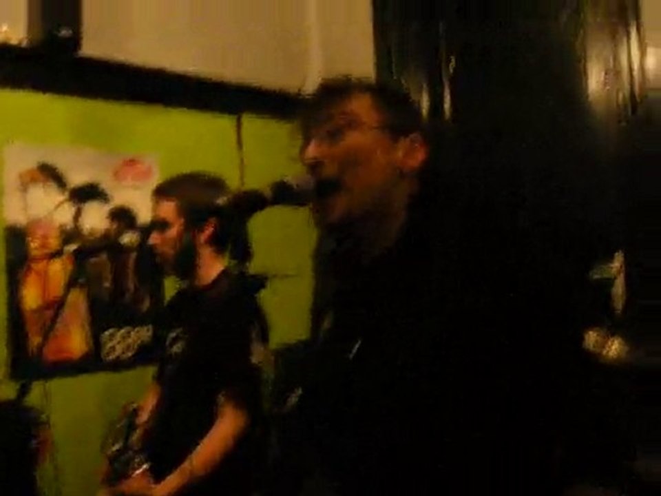 03 - Justin(e) feat Batbat - Vie de merde à Mons