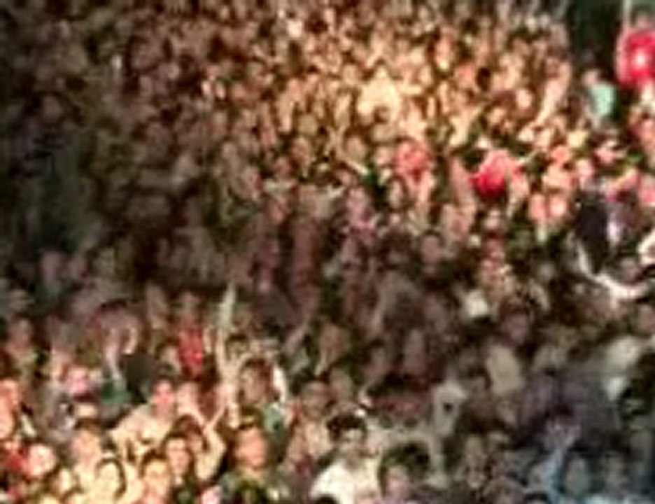 SÜMER EZGÜ DEMOKRASİ KONSERİ