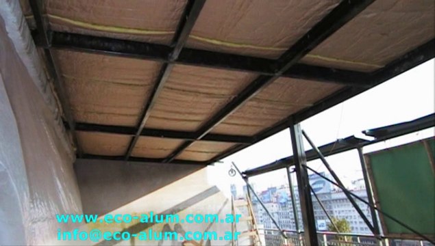 Cerramientos de Balcones con Techo de Chapa y Aberturas de Aluminio eco-alum®