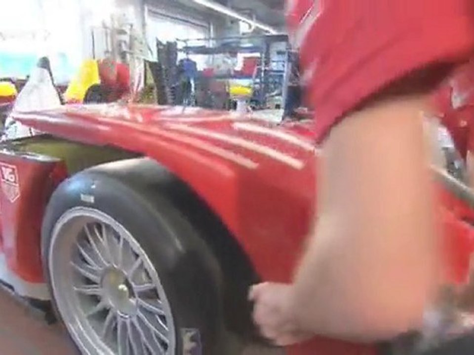 admire it! The Audi R15 Plus | drive it