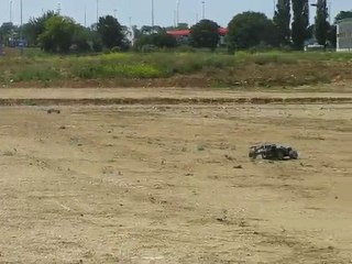 Course entre B-Revo E-Maxx et Rustler