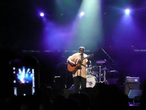 Vusi Mahlasela Concert Halle La Villette Mai 2010 1/2