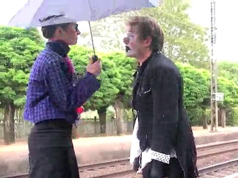 Festival Excentrique - Lacher de Clowns gare de Montlouis