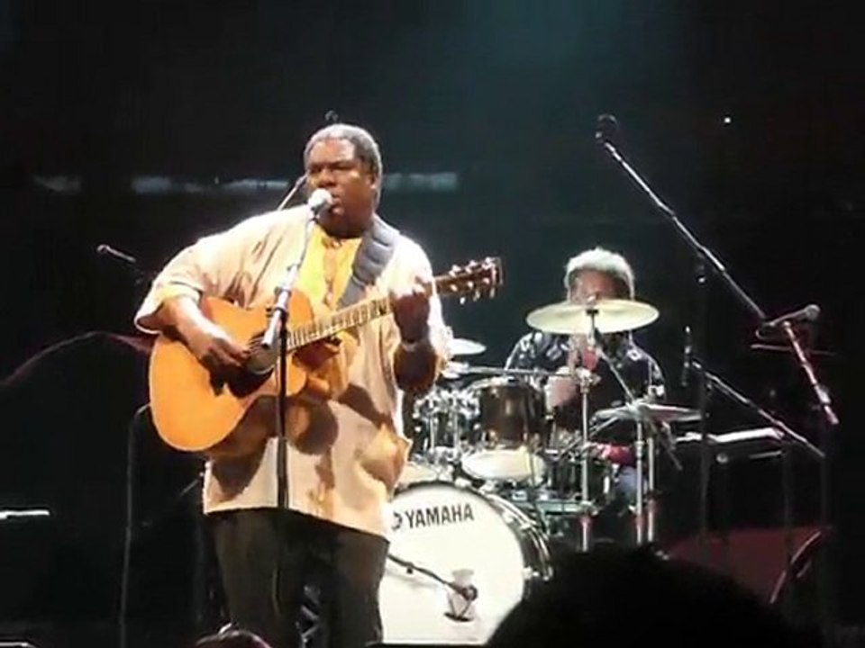 Vusi Mahlasela Concert Halle La Villette Mai 2010 2/2