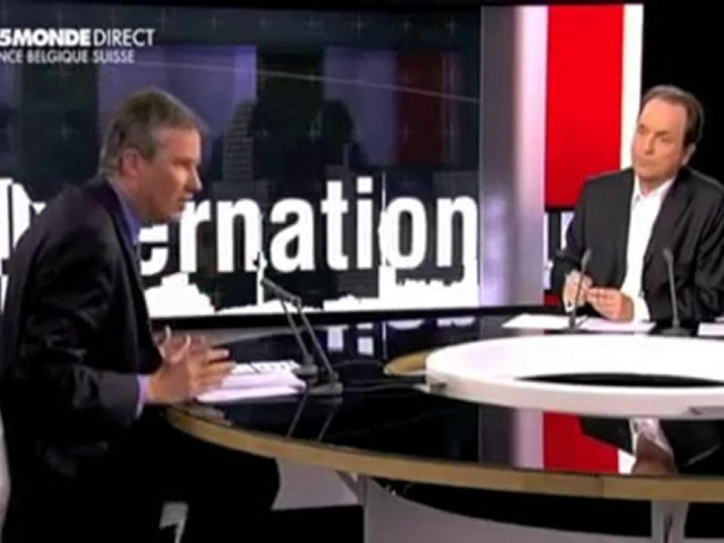 ⁣Dupont-Aignan dénonce l'oligarchie