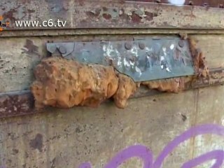 Bambini e disabili accampati in via Ferrante Aporti a Milano