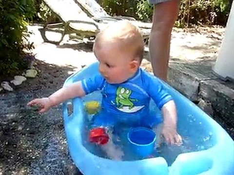 20100523 Romain dans sa baignoire Lacanau