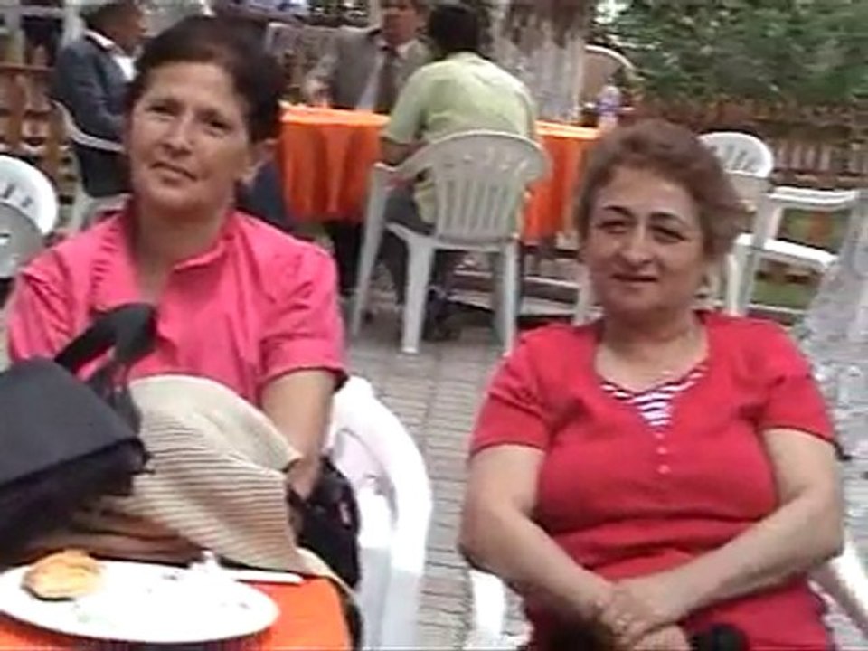 Emekli öğretmenleri 40 yıl sonra öğretmenleri biraraya getir