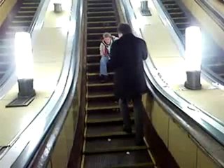 Descente bourré d'un escalator
