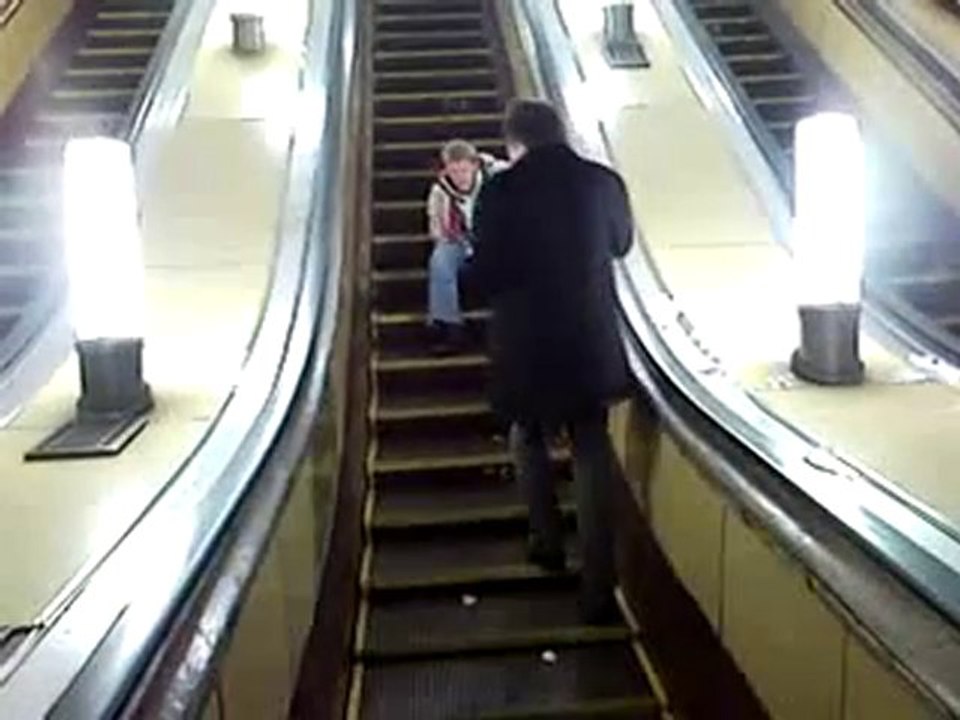 Descente bourré d'un escalator