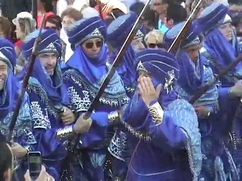 100523 défilé Moros y Cristianos biennale Fontenay