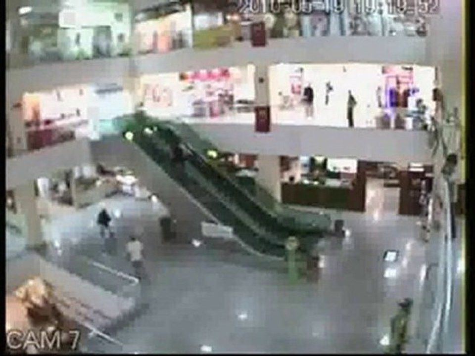 Boy Falls from Top of Escalator Turkey
