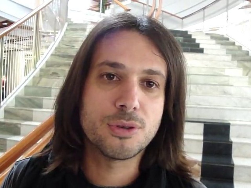 Ο "λυράρης" Λάζος Ιωαννίδης στο cosmo.gr