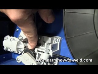 下载视频: Gasless Mig Welder, Part 2. Mig welding and gasless mig ...