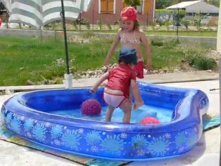 Mai 2010 - Rafraichissement dans la piscine