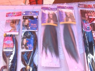 Beautician revives business in Haiti's homeless camp