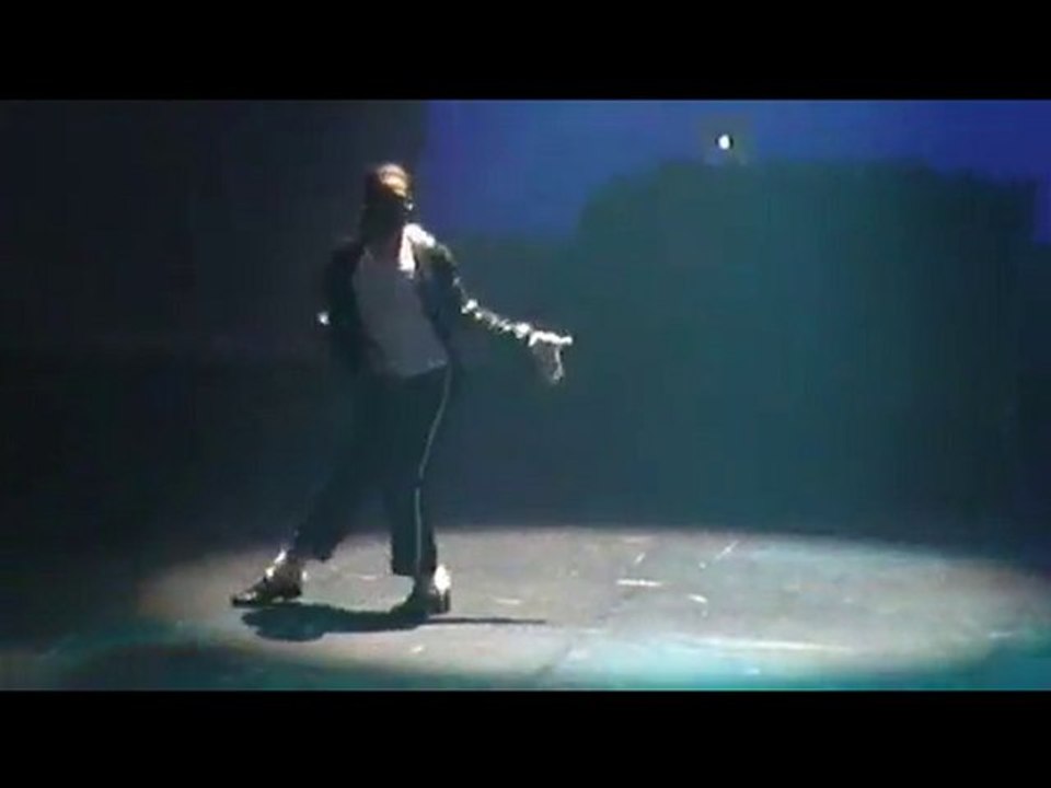 Michael Jackson - Tribute Performance by JAYL at Casino de Paris
