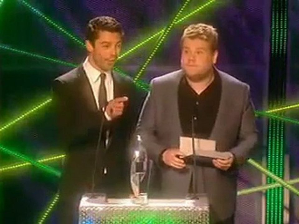 Robert Pattinson wins The National Movie Awards 2010