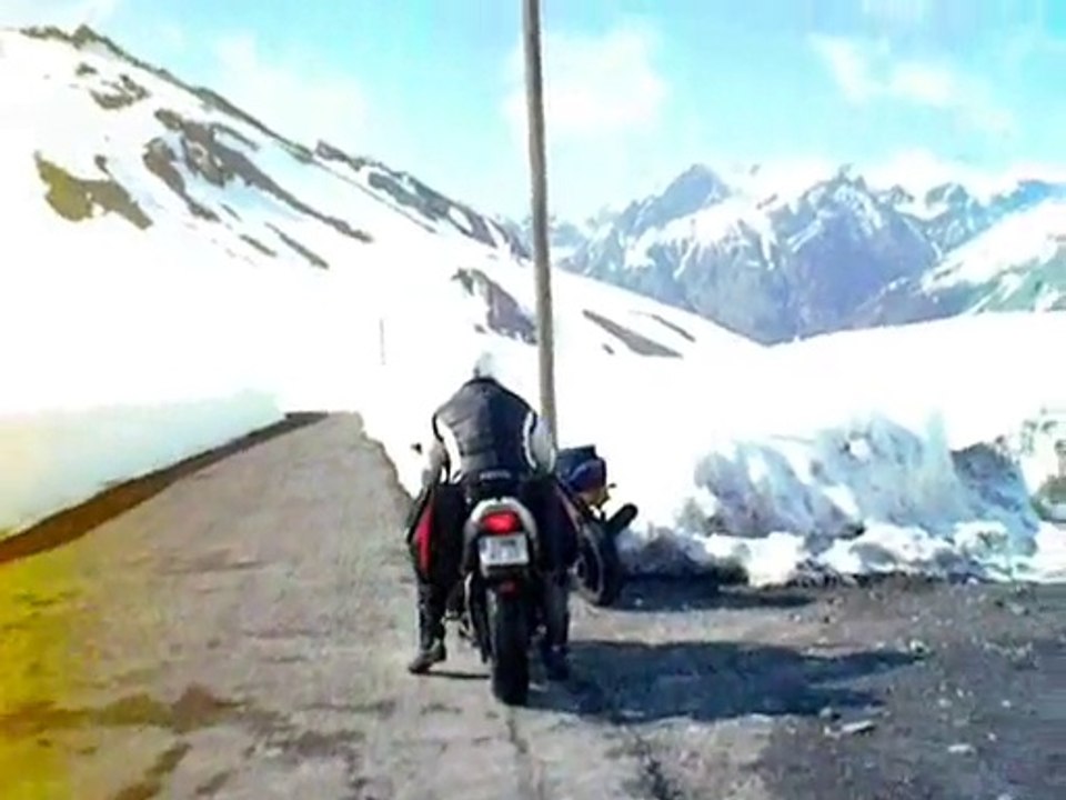Les Catriders dans la neige au col de la Caillolle  (Mai 2010)