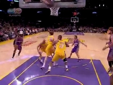 Amar'e Stoudemire goes strong to the hoop and gets the hoop