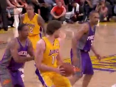 Robin lopez tries to plow through Andrew Bynum and Kobe Brya