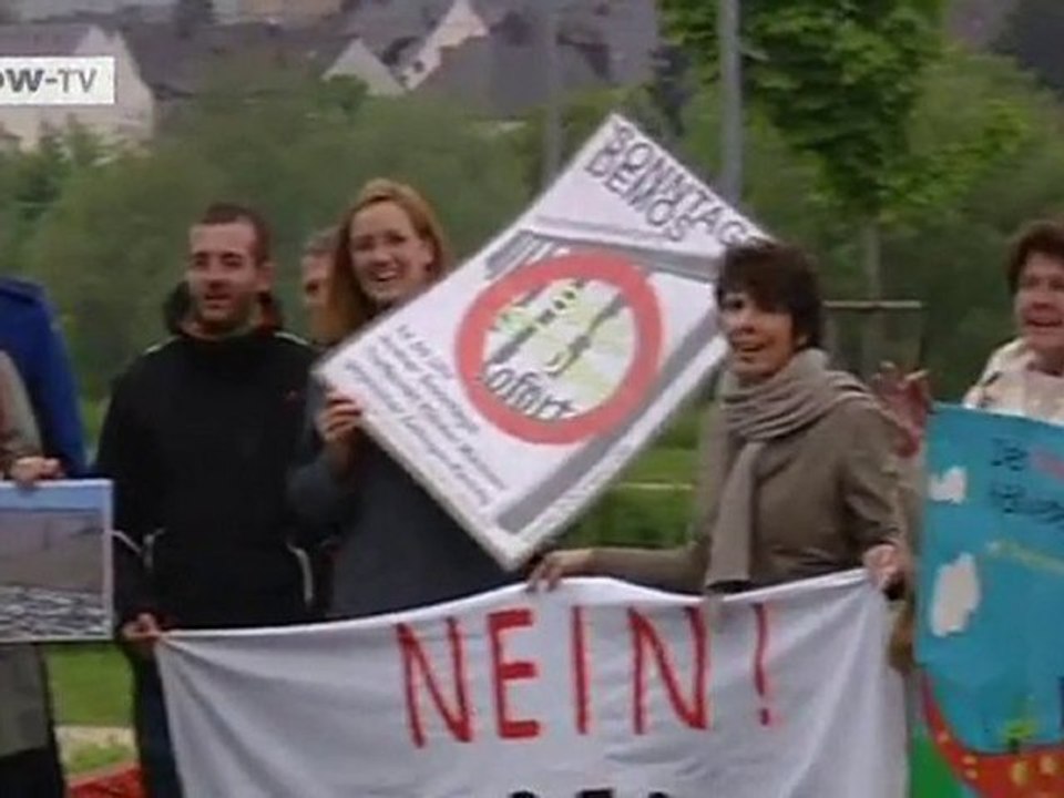 Winemakers Protest the New Mosel Bridge | People & Politics