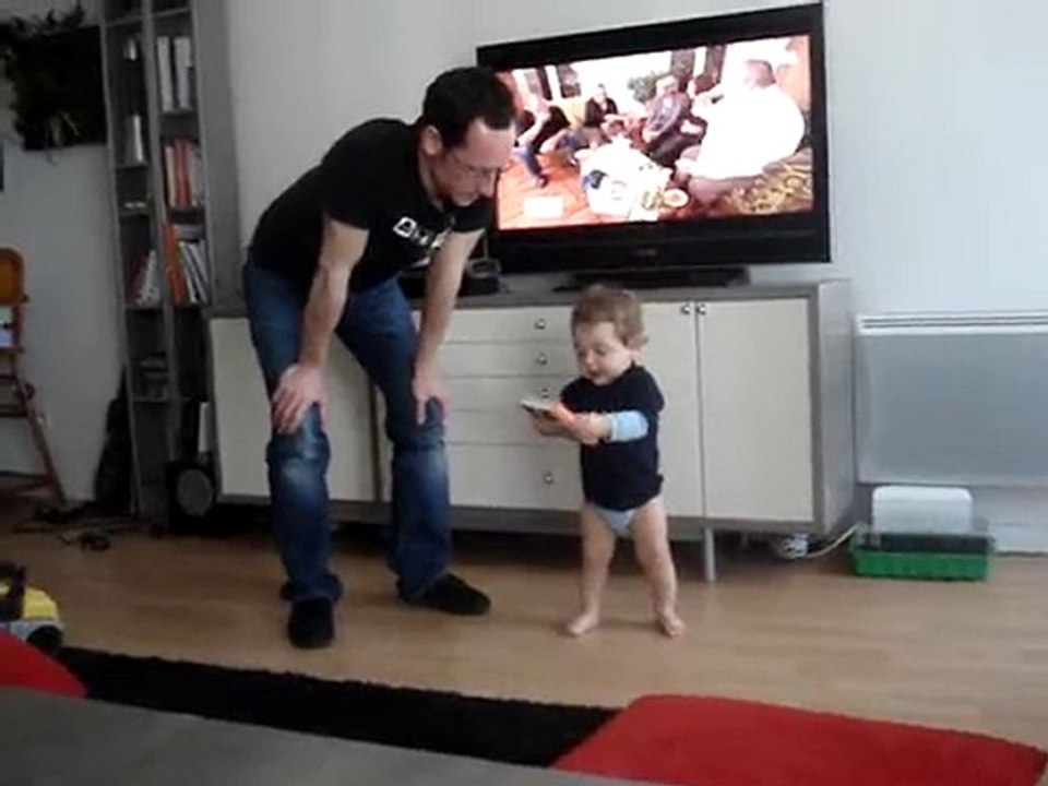 premiers pas d'elliot