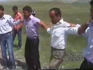 Kabasakal Köyünün Yolunda Çekilen Halay