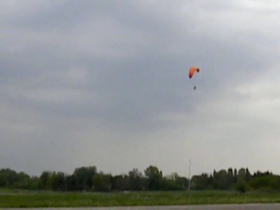 Un decollage Paramoteur de Tony  chez Olivier "Top Air 77".