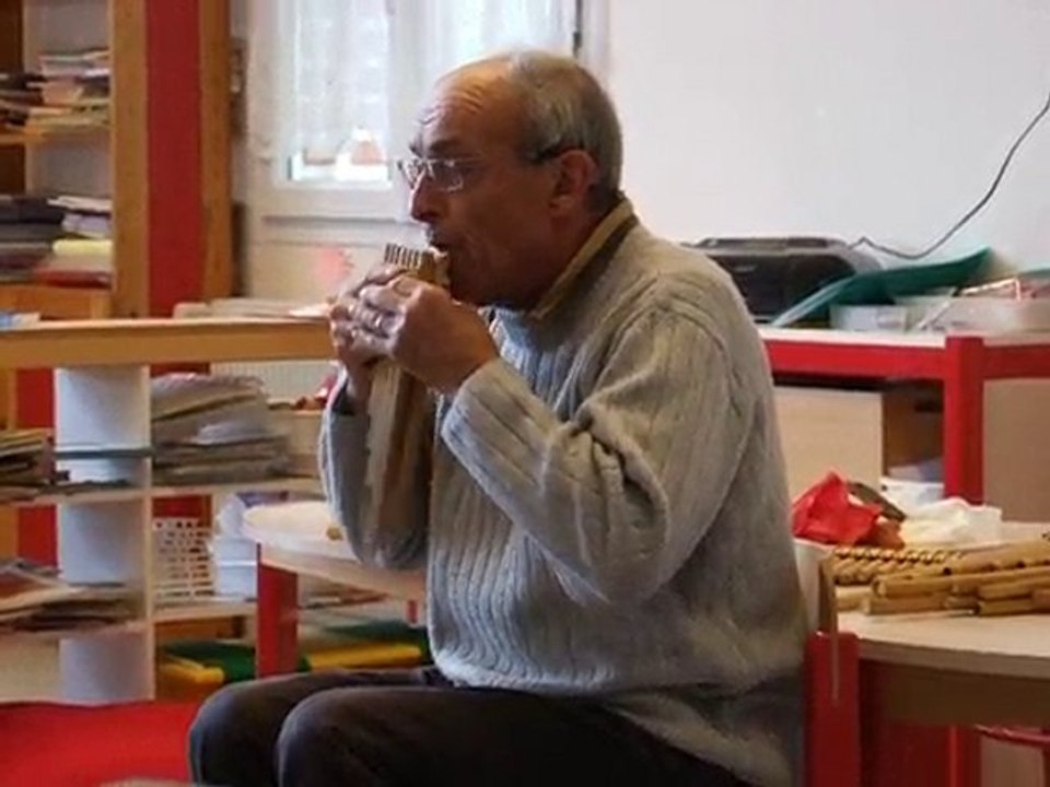 Papi Lolen joue du siku