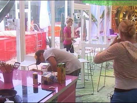 Matin houleux entre Marie et Caroline.