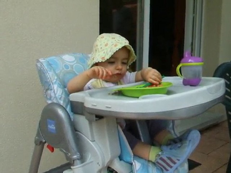 je mange toute seule