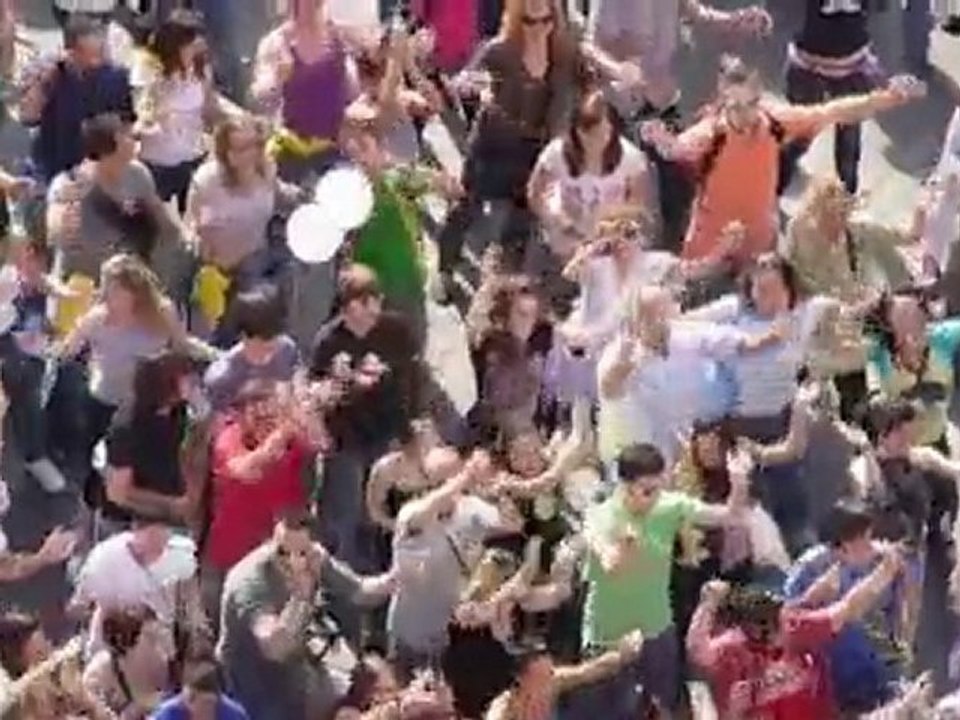 FLASH MOB DI POSTE MOBILE AL FIRENZE GELATO FESTIVAL (hi res