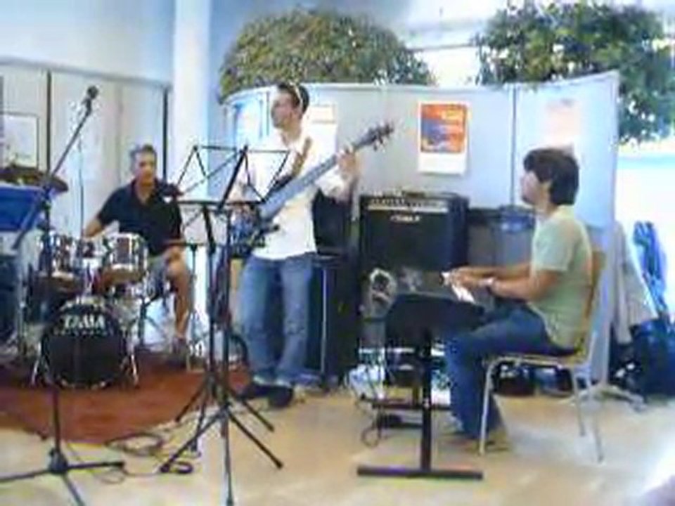 C'est une chanson  autumn leaves