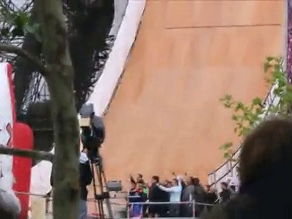 Taig Khris saut tour eiffel (Mega Jump) Record du monde