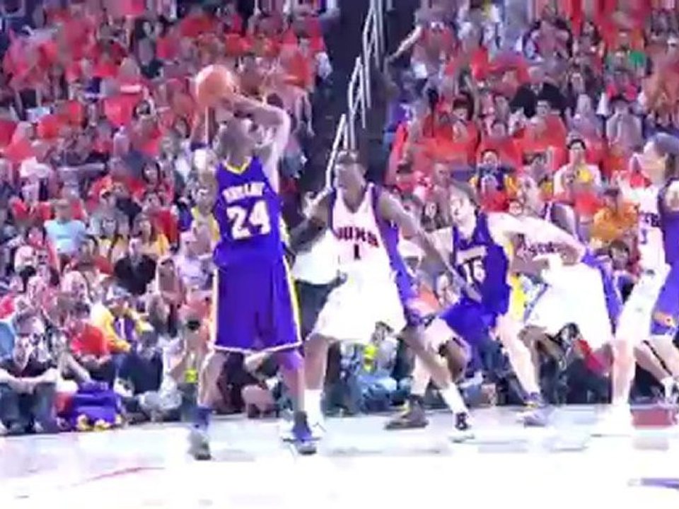 Amar'e Stoudemire gets in Kobe Bryant's face and picks off h