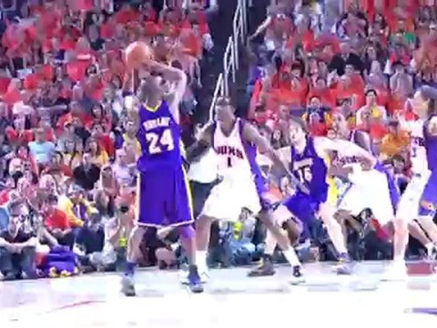 Amar'e Stoudemire gets in Kobe Bryant's face and picks off h