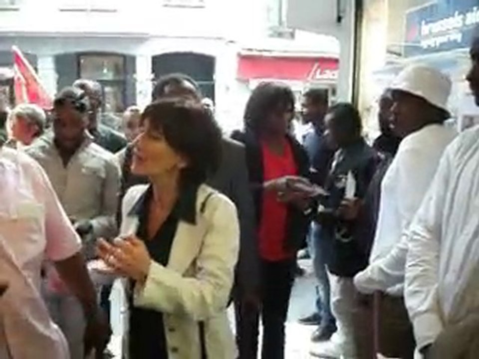 ONKELINX -KOMPANY-IZIZAW DANS LA GALERIE D'IXELLES