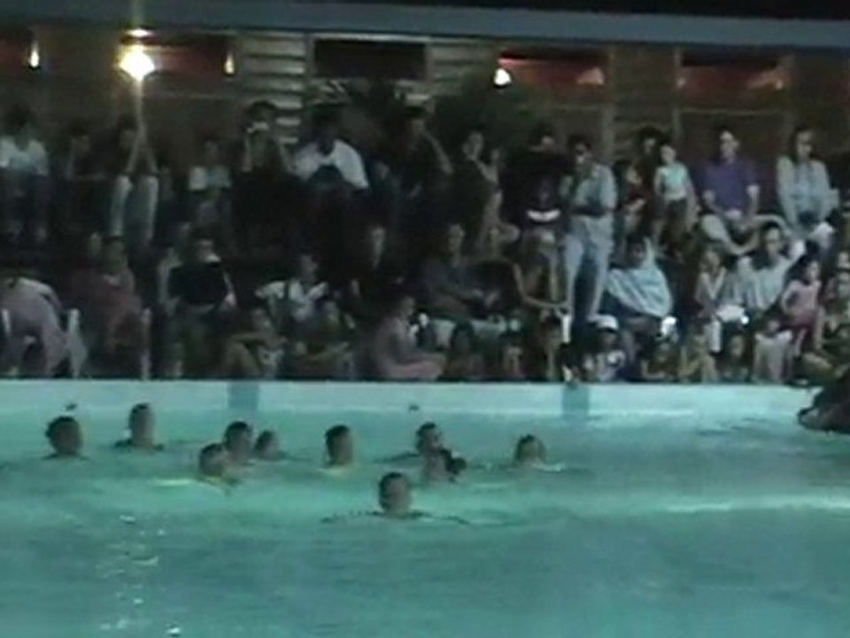 GALA NATATION SYNCHRONISEE DE ZOE AUX AQUANAUTES REUNION