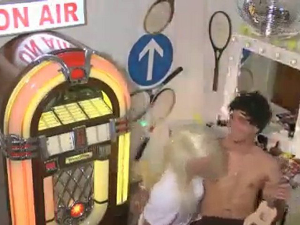 Imitation par Djokovic de Gypsy clip avec Shakira et Nadal