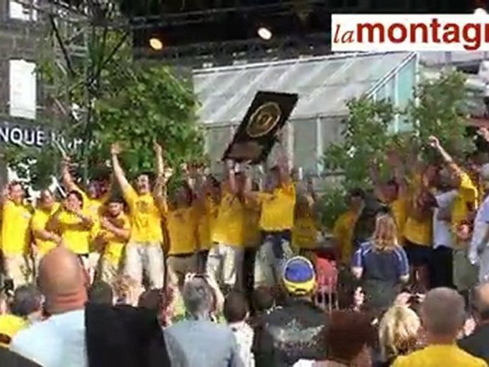 Le Brennus présenté au peuple auvergnat place de Jaude