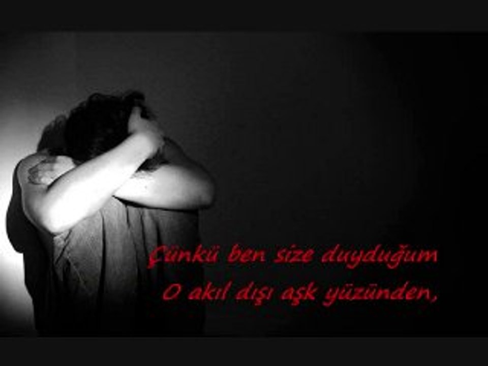 KİMİ SEVSEM ONUN HEP UZAKTA BİR SEVDİĞİ VARDI...