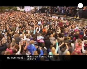 Welcome ceremony in singer Lena's home town - no comment