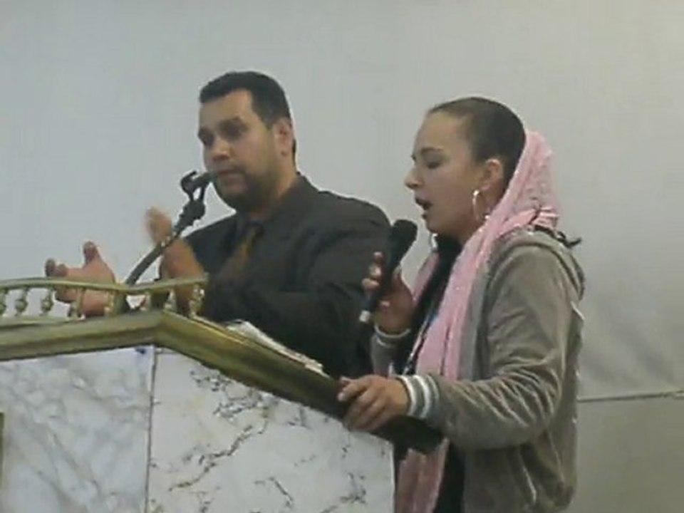 GEDC1241 église de carcassonne  corale aves le pasteur rudi