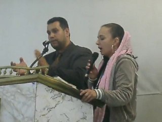 GEDC1241 église de carcassonne  corale aves le pasteur rudi